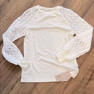 NWT! Women’s Lace Sleeve Raglan Top Size XS